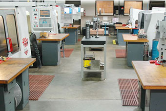 中國北車(chē)選用浦豐柜業(yè)的鉗工臺