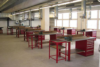 山東發(fā)電設備廠(chǎng)使用浦豐柜業(yè)鉗工工作臺品質(zhì)升級